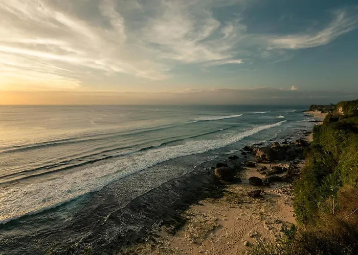 Pantai - A Heaven Of Serenity In The Heart Of Bingin 乌鲁瓦图